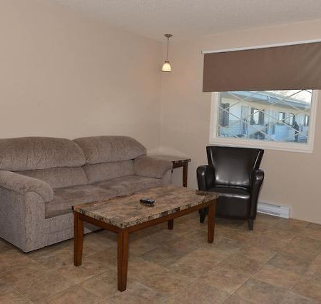 Thunderhill Motel And Suites Swan River Buitenkant foto
